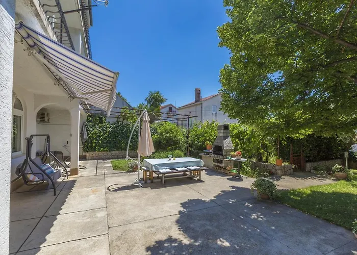 Buneta M Lägenhet *