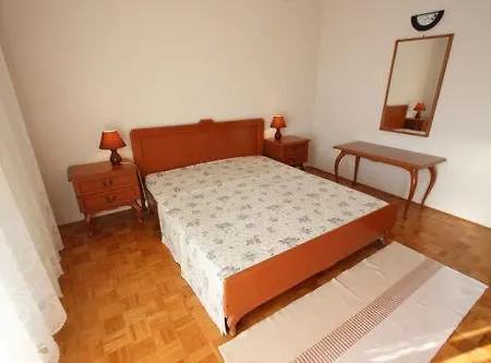 Buneta M Apartment